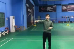 李宇轩19课羽毛球杀球教学：从握拍到起跳杀球