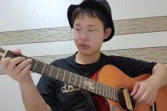 刘嘉卓吉他入门20课：零基础到弹唱速成