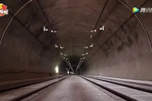 画啦啦5-7岁儿童创意美术课：36节趣味绘画手工课