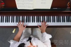 刘梦娇教你弹巴赫初级钢琴曲集：高清教学+原版琴谱