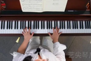 刘梦娇教你弹巴赫初级钢琴曲集：高清教学+原版琴谱