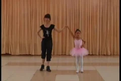 幼儿园大班创新集体舞8节视频教程