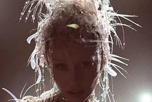 Miley Cyrus《Something Beautiful》[无损FLAC/MP3/1.35GB]