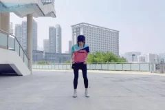 嘉嘉羽毛球基础到进阶全攻略：从热身到实战技巧