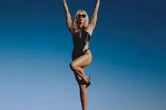 Miley Cyrus《Endless Summer Vacation》[无损FLAC/MP3/591MB]